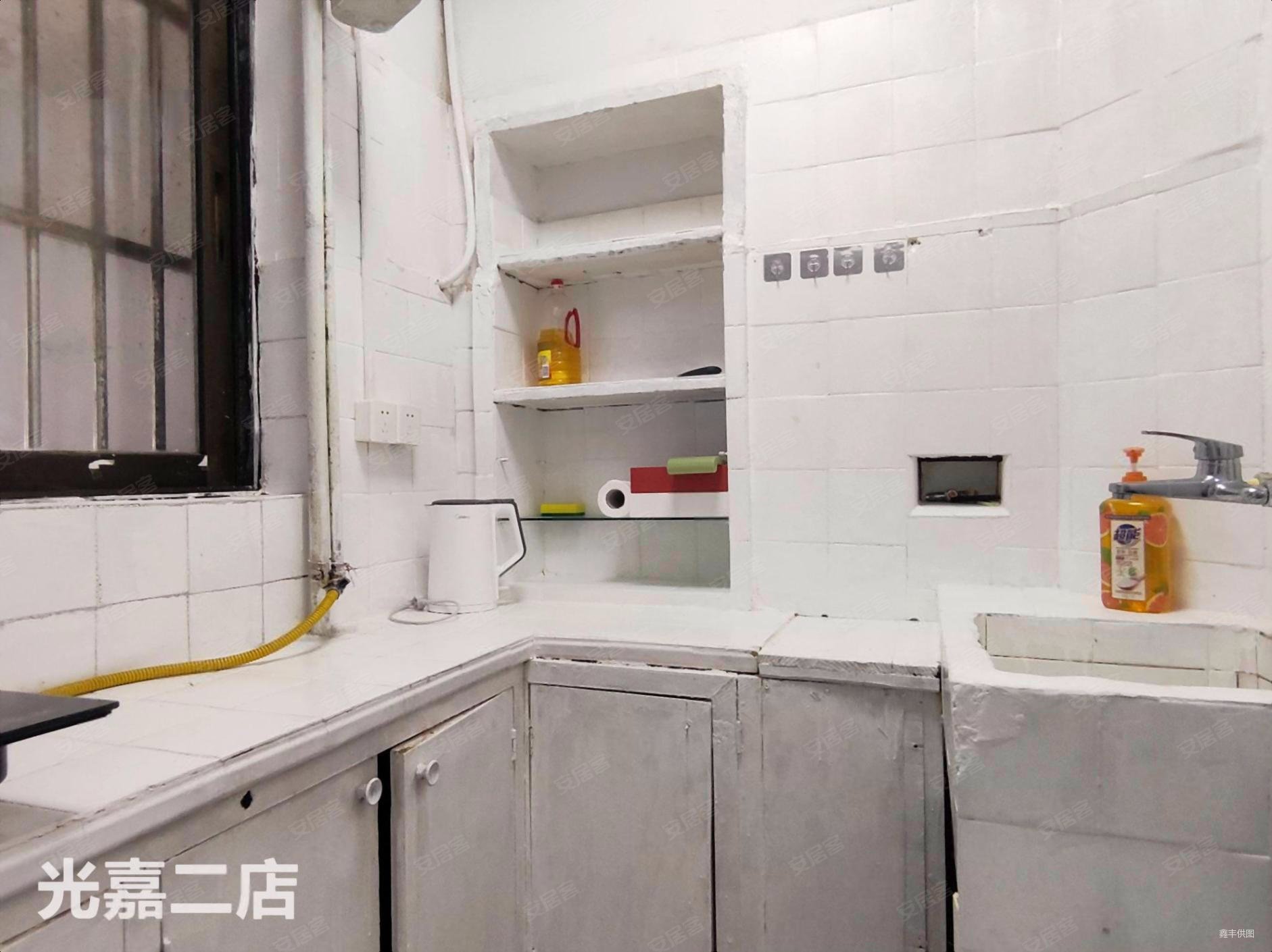 新枫公馆 南北通透 中间楼层采光好 出行方便 集中供暖