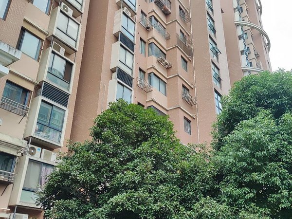 苏州常熟万达广场虞山国际花园虞山国际花园,三房两卫,错层户型,外国