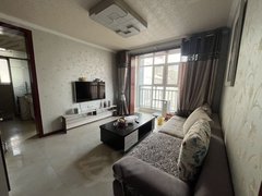 阳光新城多层单身公寓3楼，年租14000，家电齐全，有空调！