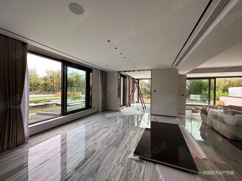 鲁邦悦海豪庭别墅