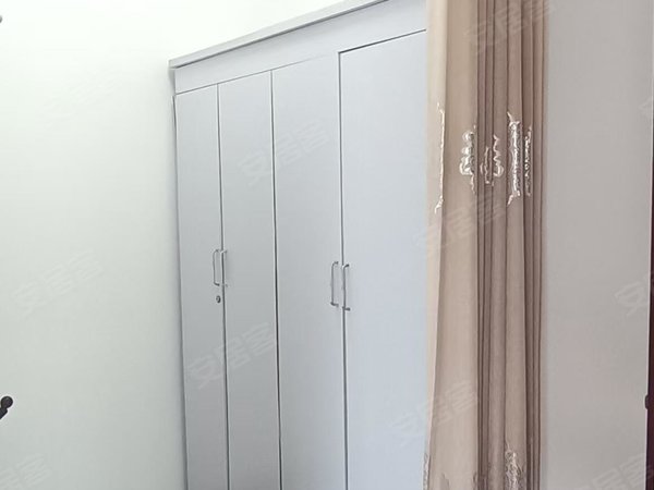 普洱思茅思茅城区学苑花园科恩学苑花园 4室2厅2卫 147平 精装修 步梯五楼出租房源真实图片