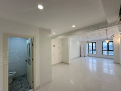 徐州鼓楼彭城广场和信广场工作室,采光好,电梯口,密码锁,可以注册营业执照出租房源真实图片