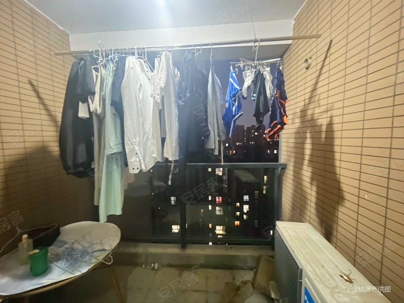 冠城大通蓝郡3室2厅1卫93㎡南北82万