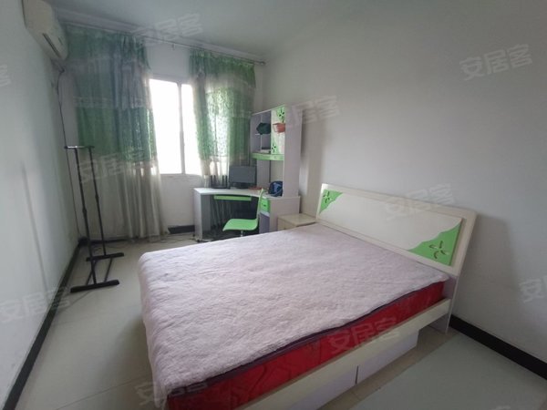 萍乡安源安源城区萍安小区凤凰天城天虹旁边，4楼3房，家电齐全，停车方便，只租800出租房源真实图片