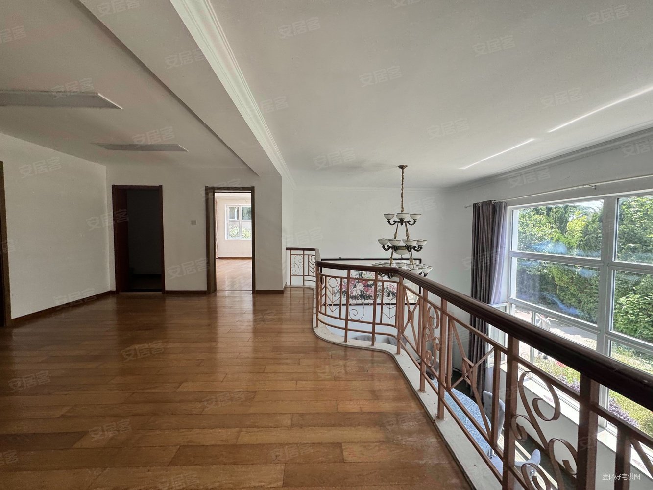 新上金海湾别墅 挑空客厅 私家大院 看海 停车方便