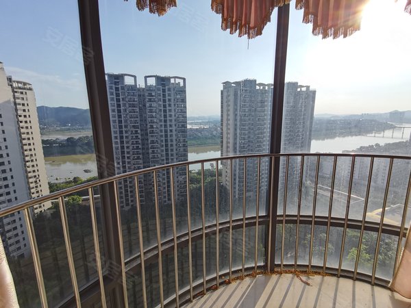 梧州长洲市政府灏景尚都a区灏景尚都a区 4室2厅2卫 精装修 164平 配套