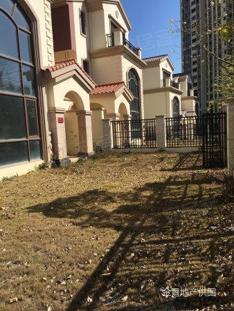 三正瑞士半山端头别墅仅950万,南北通透,花园大,带地下室