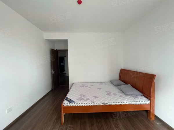 济南历下东关明湖壹品苑明湖壹品新房 精装两室 家电齐全 近大明湖 老