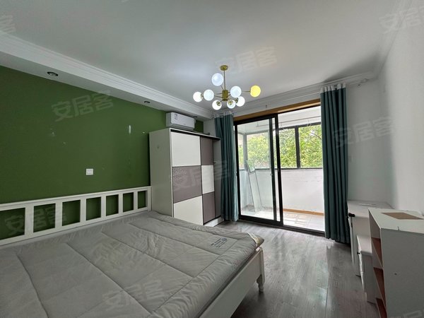 上海浦东航头金沁苑(南区)靠16号线鹤沙航城站金航城旁两个房间差不多