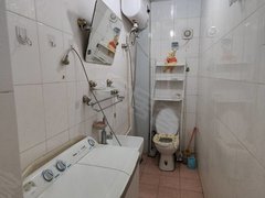 齐齐哈尔龙沙三百客运站南市场小区，八楼，两室，能洗澡出租房源真实图片