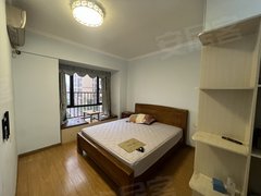 顺德龙江盈信城市广场2400!佛奥凯茵园四房出租!家电齐全!出租!出租房源真实图片