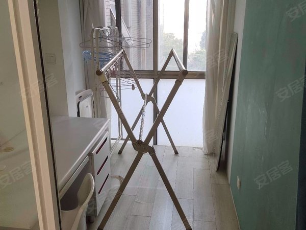 广州海珠赤岗泓景花园a区赤岗北路 泓景花园 电梯楼1房1厅 可做2房用