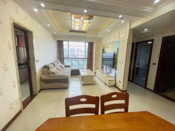 重庆潼南潼南城区上品景苑隆鑫旁精装电梯两室出租家电家具齐全,干净