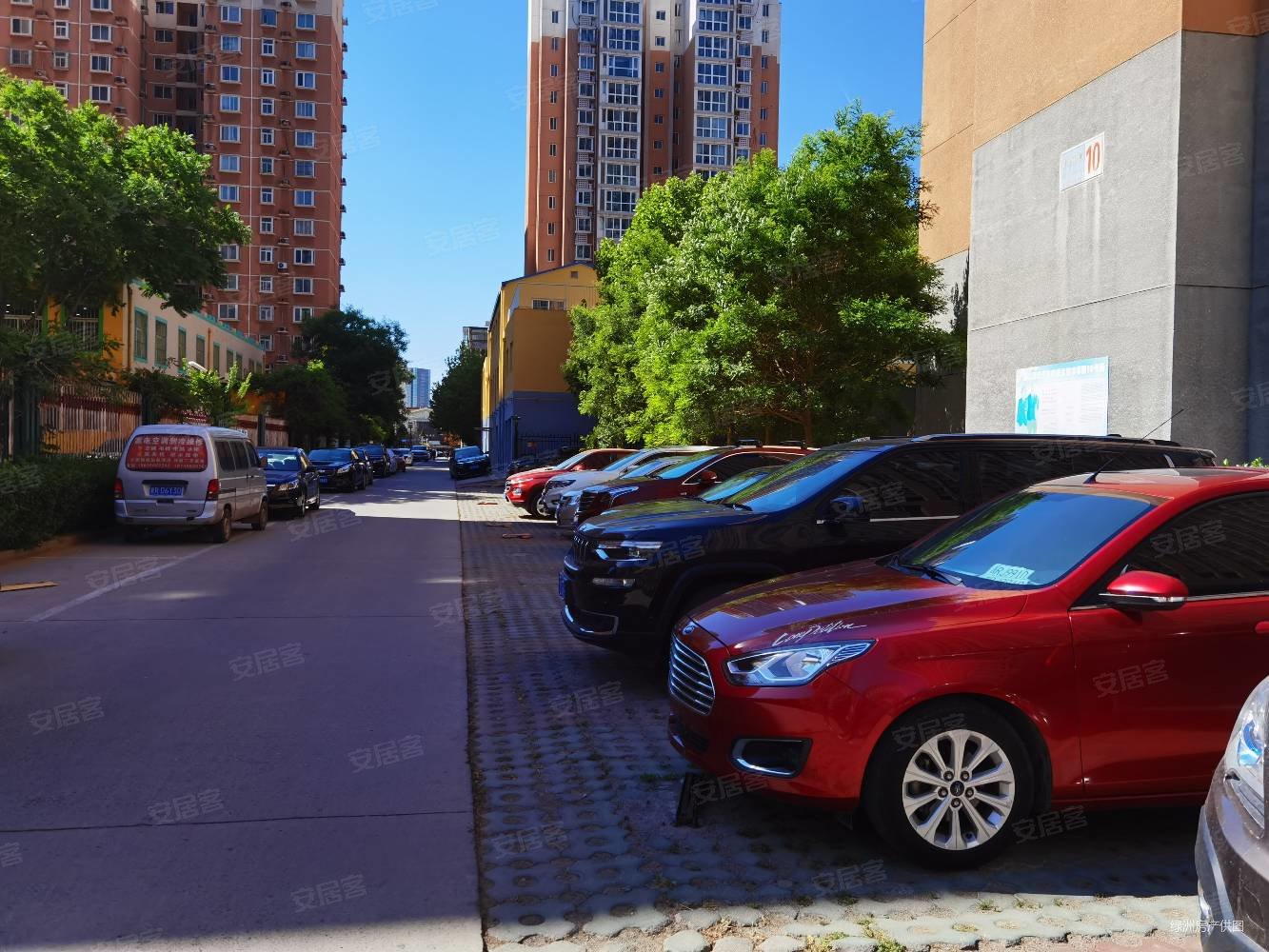 都市花园 十小门票 精装修免大税 电梯好楼层送地下室