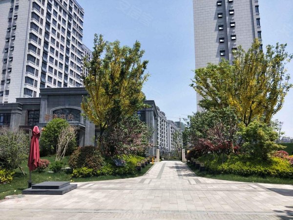 东台中梁聚龙首府城南丨近中南城丨南附医丨新弄里旁丨望府景园三房丨