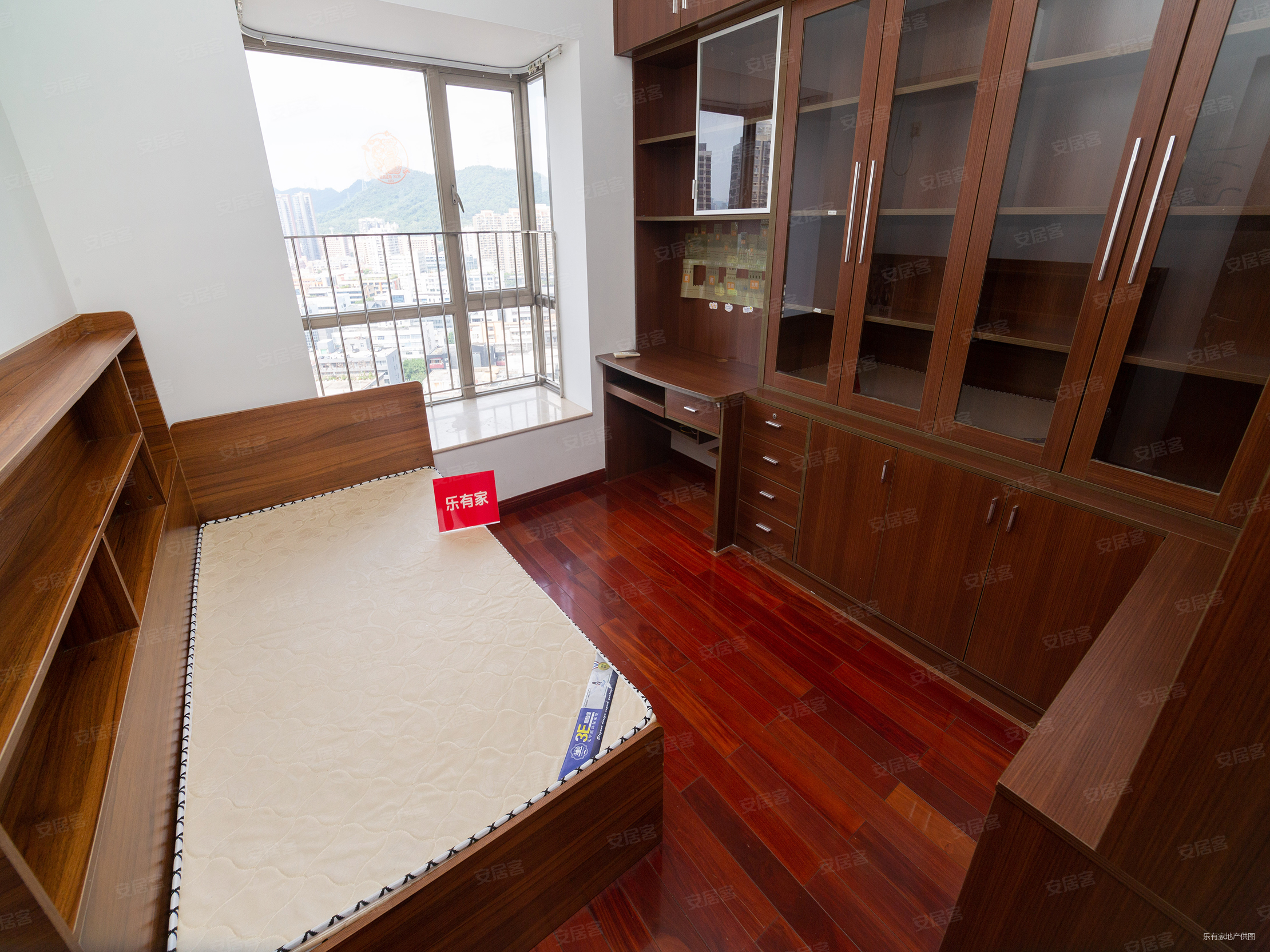 盛世鹏程花园4室2厅0卫147.93㎡南北1040万