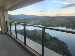 西双版纳景洪嘎洒城区可短租，保利西双曼湖三室，180度景观阳台视野开阔，生活便利出租房源真实图片