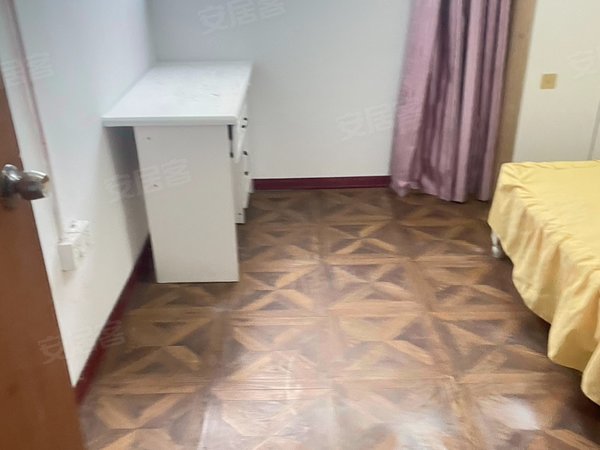 小康村 中欧假日花园 单间外卫 免费停车 押一付一 随时看房,常熟租房