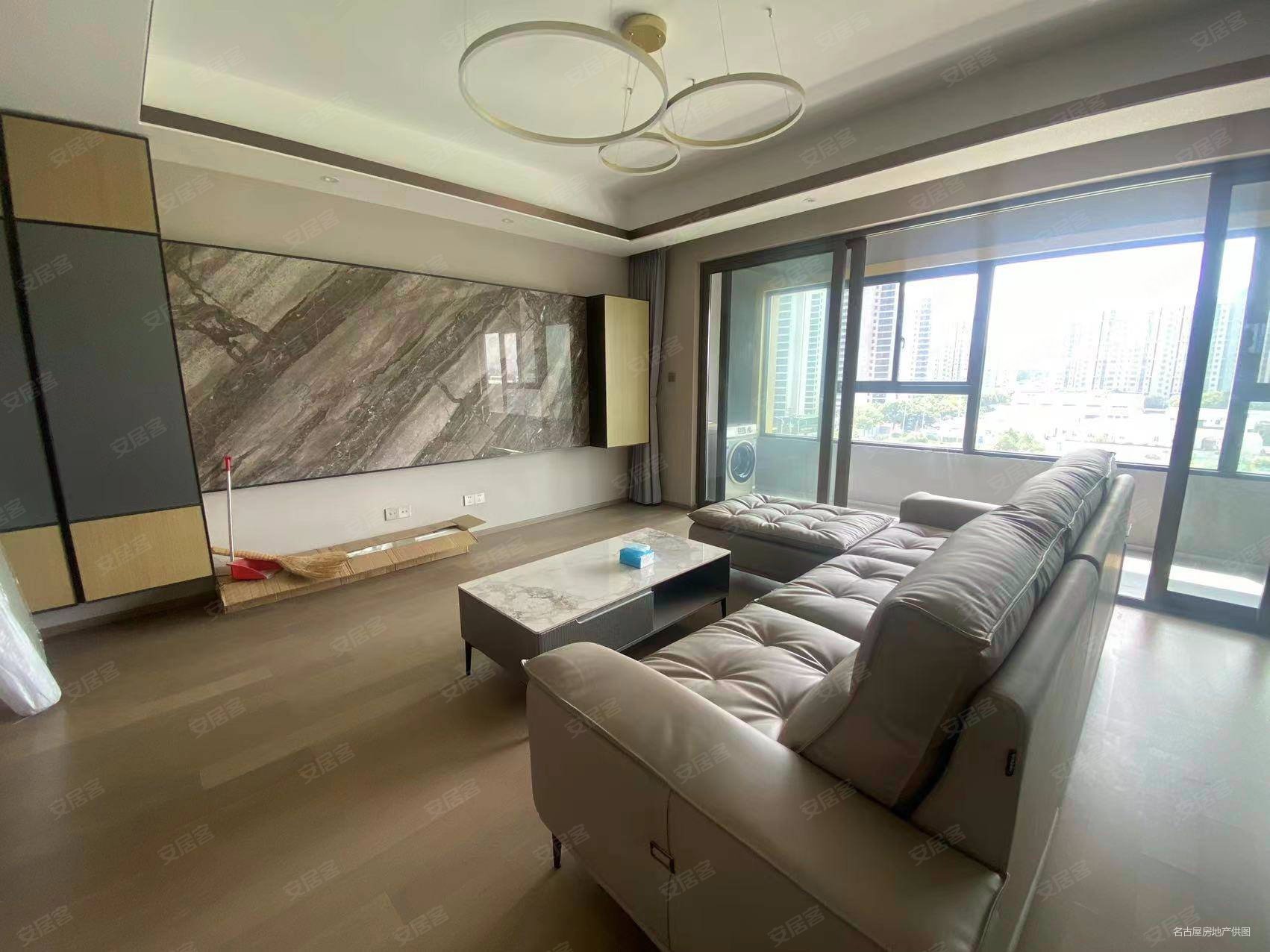 九龙仓邂湾澜庭 地铁口小高层 急售 房龄新