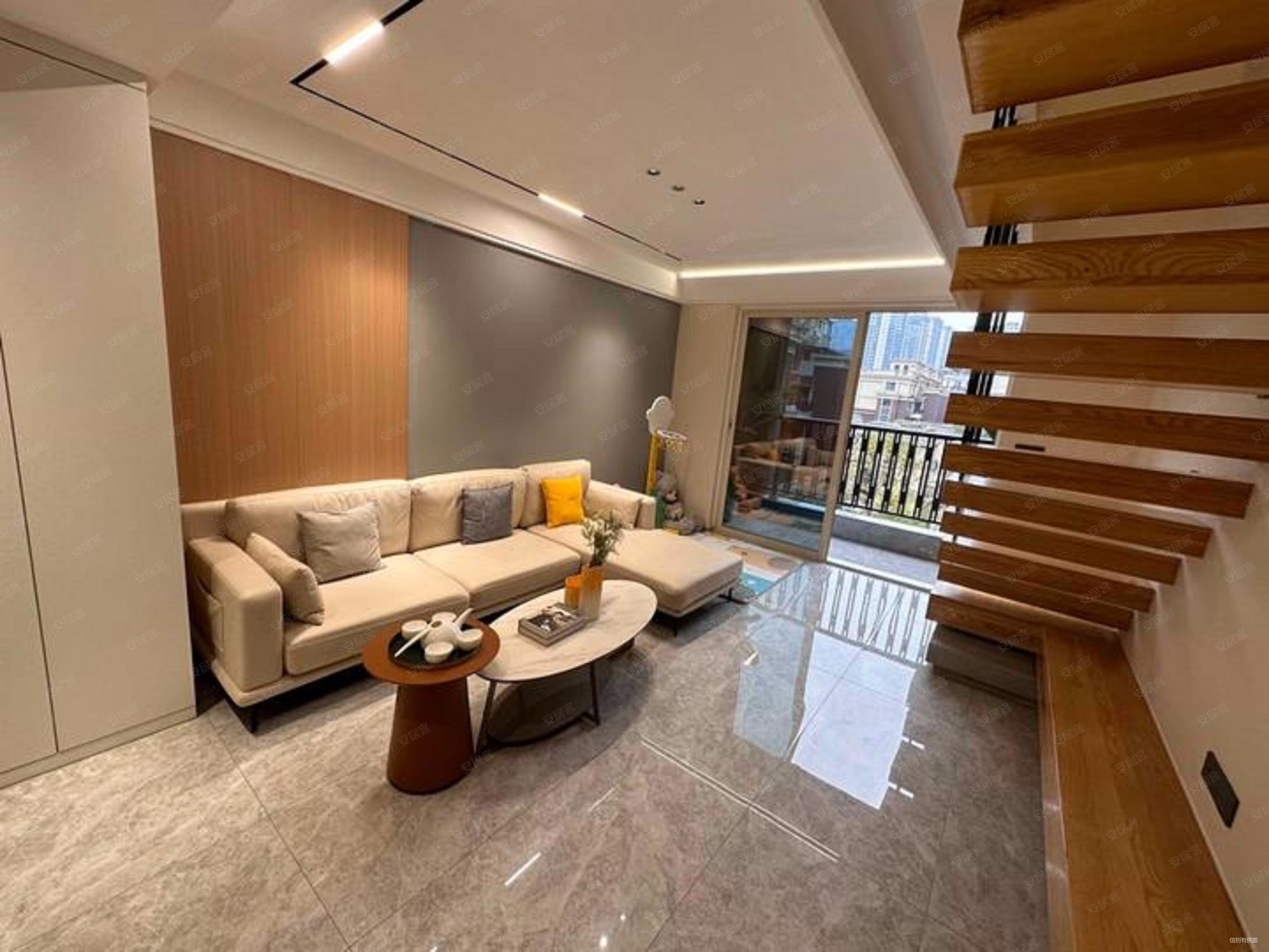 超大赠送!华府大道地铁口(精装6米跃层~三通)全新从未住过人,蓝润isc(