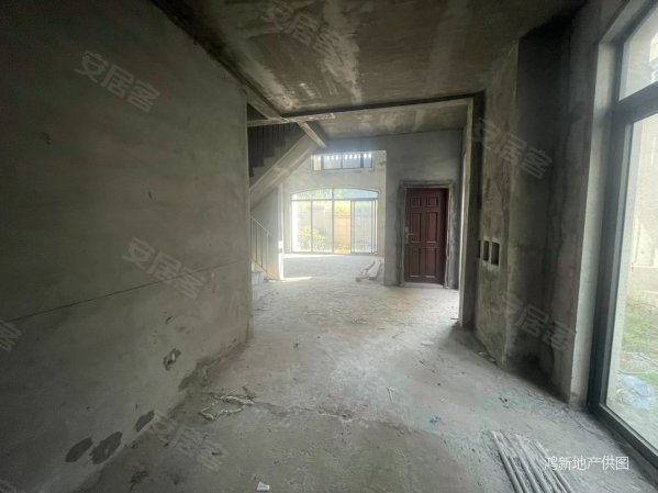 常平绿地公馆双拼别墅 前后花园有地下室双车位使用面积450平