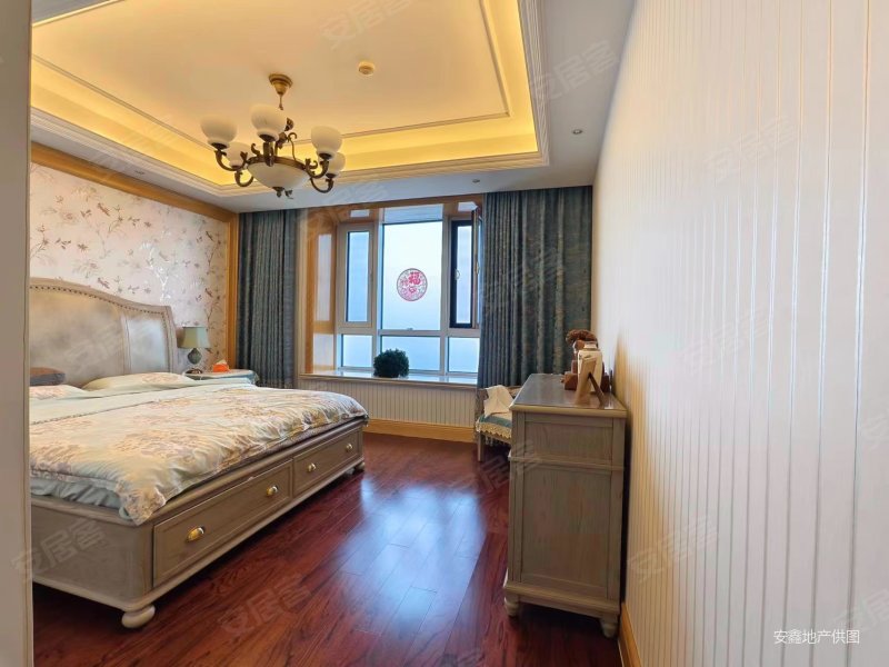 一线海景豪华装修,南北通厅四室三卫,采光充足,万达海公馆(甘井子)