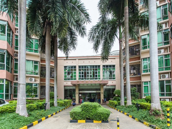 深圳宝安港隆城泰华豪园工作调动,自住房,可以拎包入住,临近12号地铁