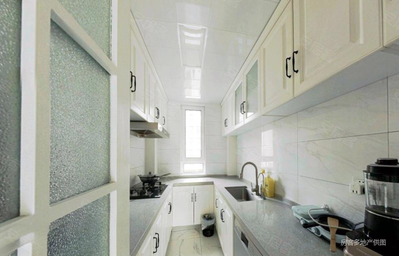 复地湖滨广场 精装4居 电梯洋房 送地库车位 满五  无个税