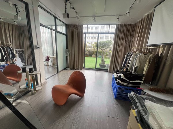 出租德辉广场附近带一个空中花园商住两用办公180平3000月