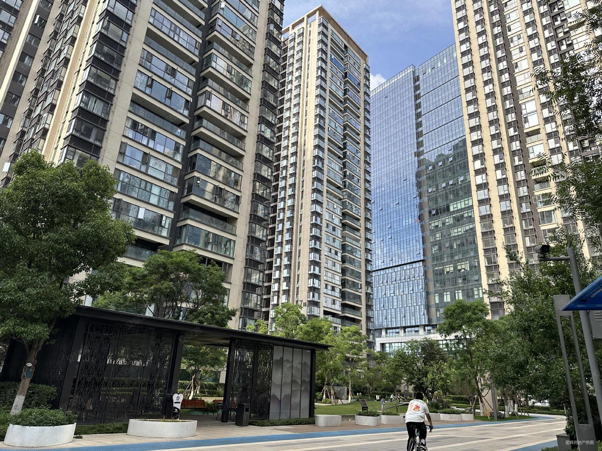 昆明房产网>昆明二手房>西山二手房>前卫营二手房>润城第五大道>1920