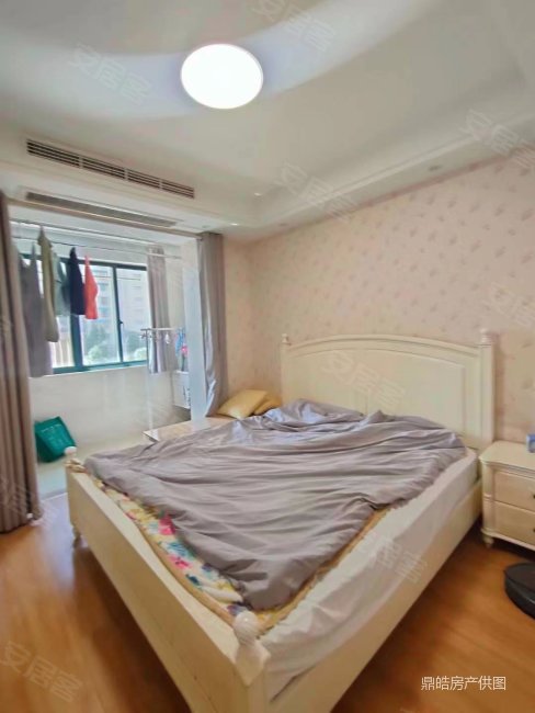 高新区 五和苑 地铁200米距离,送7平米衣帽间 精装修,五和苑二手房