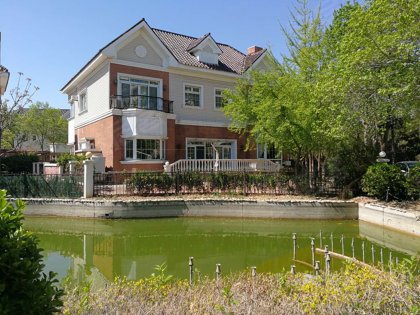 顺22路,942路公交车小区户型莱蒙湖是纯别墅社区,只有独栋和联排,独栋