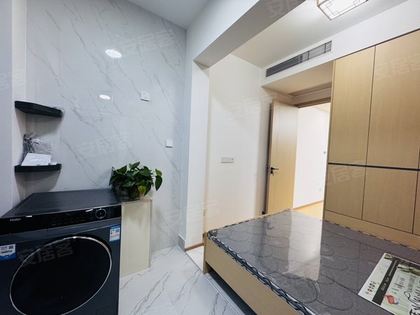 金华婺城湖海塘映湖华府金华罕见大平层6房超大客厅落地窗超大衣帽间全屋智能家居房源多出租房源真实图片