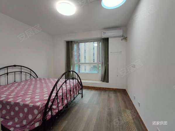 复地湖滨广场 购物方便 南向采光好 近地铁 小区新 出行方便