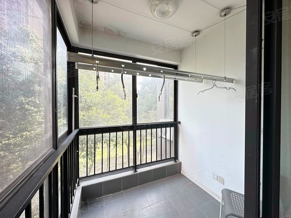 上海浦东三林依水园(一期)近前滩8号芦恒路站,精装南北两房,空关,看房