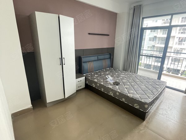 南宁青秀凤岭北凤岭佳园东站风岭佳园小区 精装大单间民用水电押一付