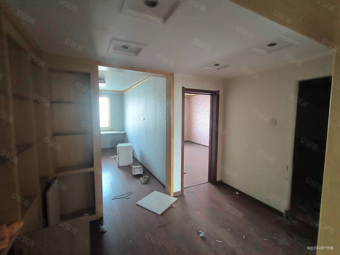 世纪华庭4室2厅3卫241㎡南北180万