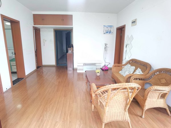 南湖家园北区原房东自住大两房,电梯入户采光好,近山姆,海岸城