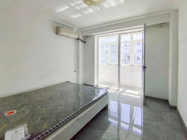 沈阳皇姑太平庄太平庄小区首租 精装一室 可当两室用 家电家具全新