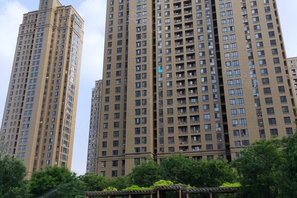 济宁二手房 金色兰庭香堤 > 樊钦恒解读金色兰庭香堤小区设施亿家地产