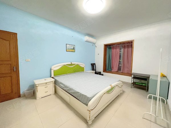 两路口地铁站5号出口1号线3号线轻轨 急救中心医院