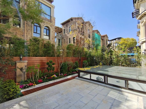 昆明西山滇池度假区公园1903圣维望(别墅)急租!