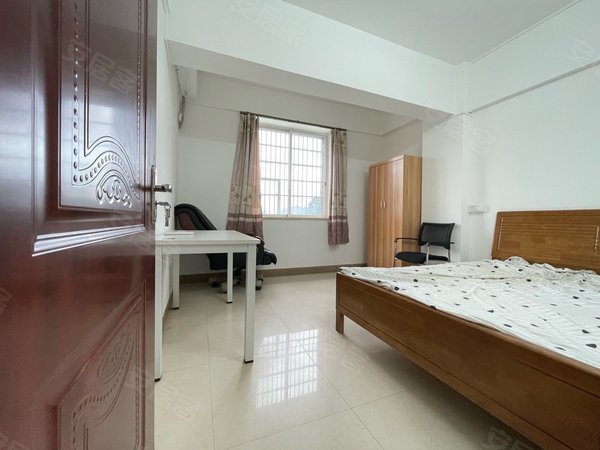 广州黄埔南岗鸿森大厦鸿森大厦 4室2厅2卫 3500元月 配套齐全 精装修