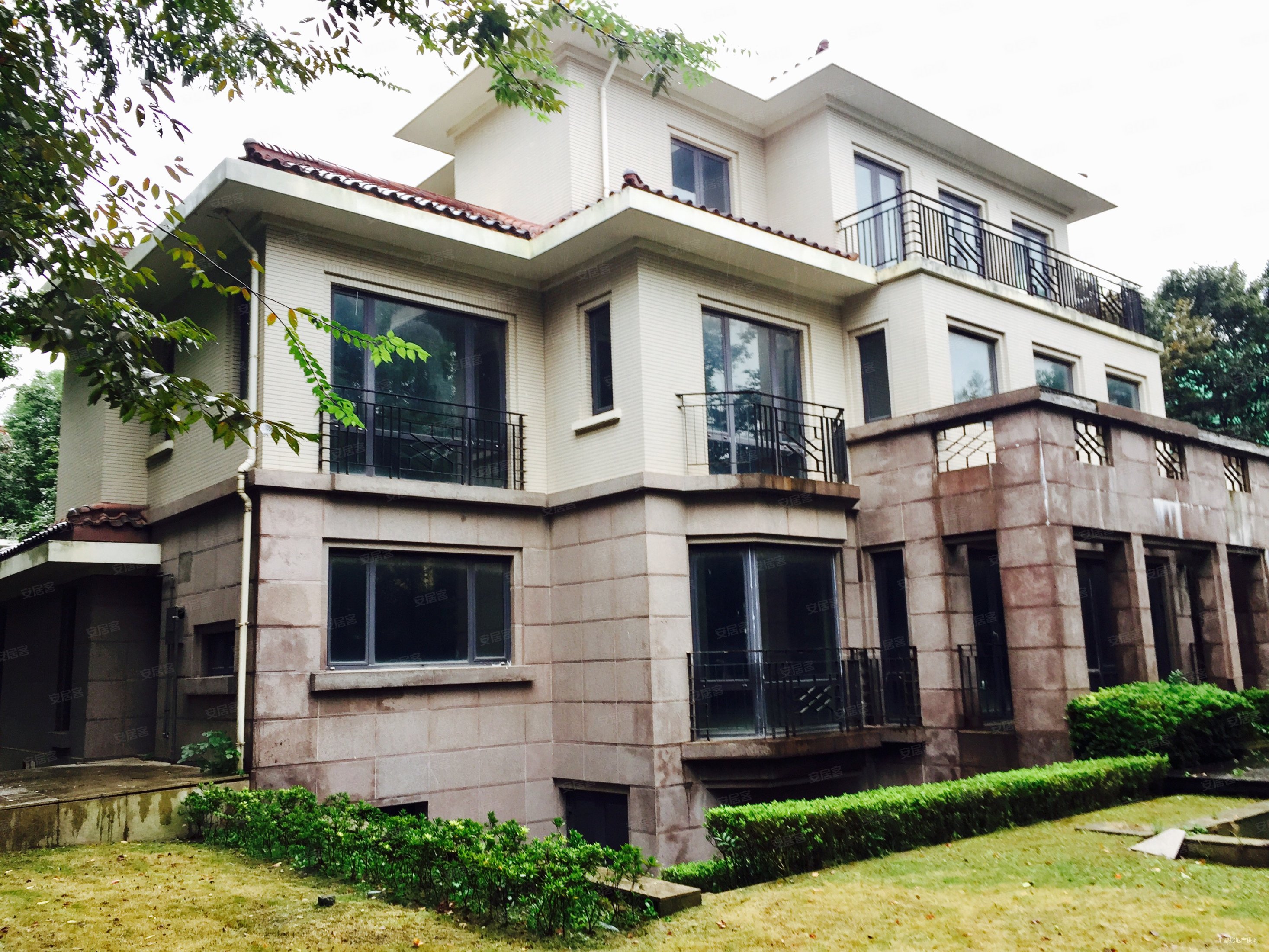 唐镇,5室2厅4卫,734.0平米,4500.00万元