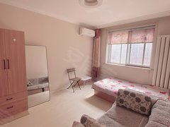 松江路地铁口2室，适合俩人合租，两个卧室一样大，看房有钥匙