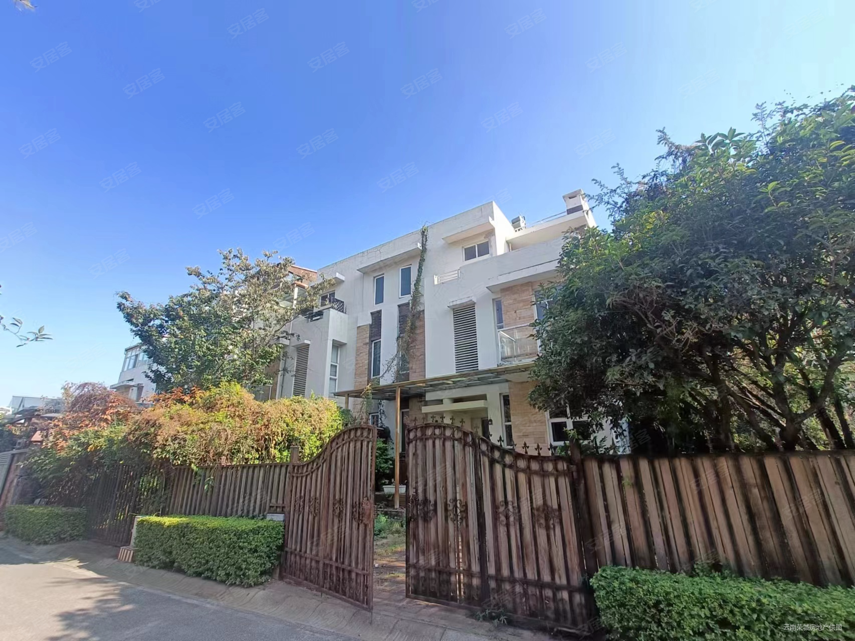 滇池卫城蓝溪居住密度低装修好近地铁交通便捷高绿化