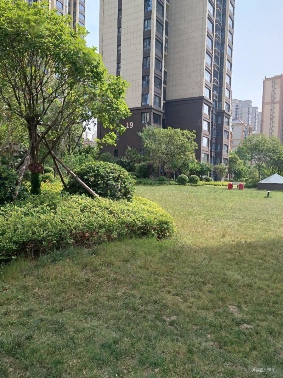 伊滨区中轴核心位置 总高8层洋房 满两年 看房方便,翡翠庄园二手房