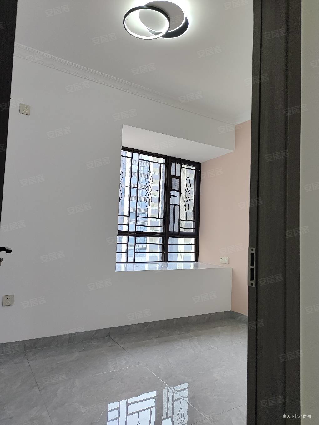 德润天峰南北通透的3房2厅精装修出租