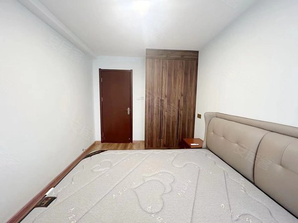 青岛黄岛长江路黄海铂寓便宜好房出租  黄海铂寓精装修公寓  两室一厅