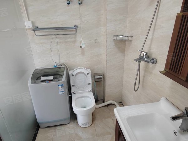 金华婺城婺城江南金华之心本人房東，金华之心南，电梯大通间，押一付一，近世贸金职院出租房源真实图片